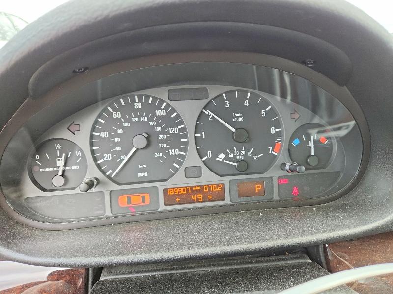 2004 BMW 3 series VIN WBAAZ33474KP84811 COPART salvage auction — MINOR DENT/SCRATCHES, Tx - Salvage Vehicle Title, sold $325 on 2026-07-31 (photo 9)