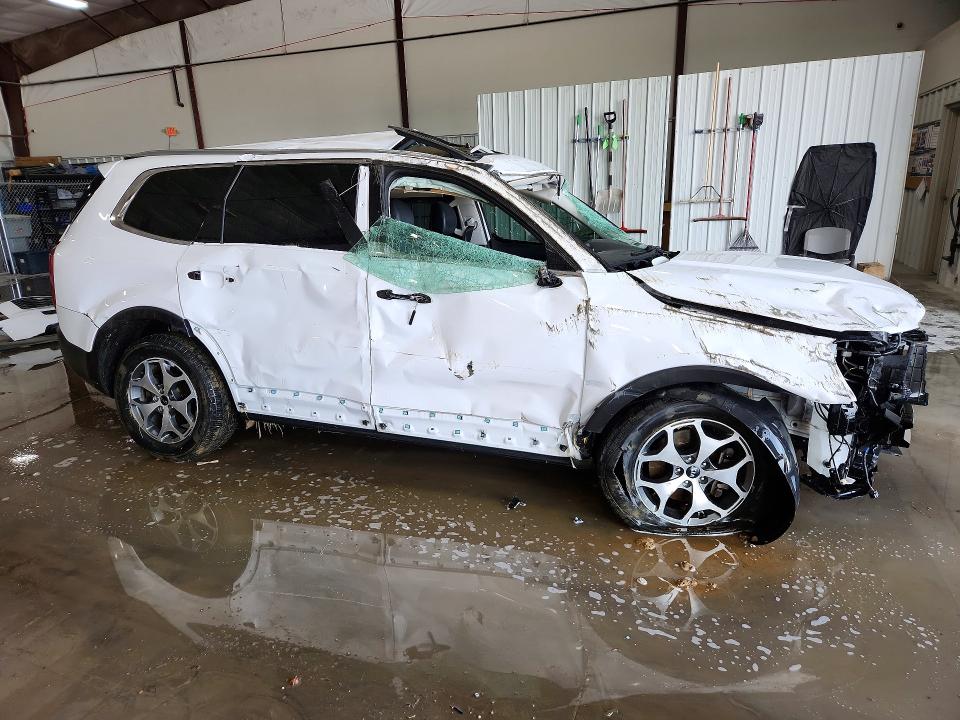 2021 Kia Telluride VIN 5XYP3DHC6MG161660 COPART salvage auction — ROLLOVER, Il - Salvage Certificate, sold $1,950 on 2026-07-06 (photo 4)