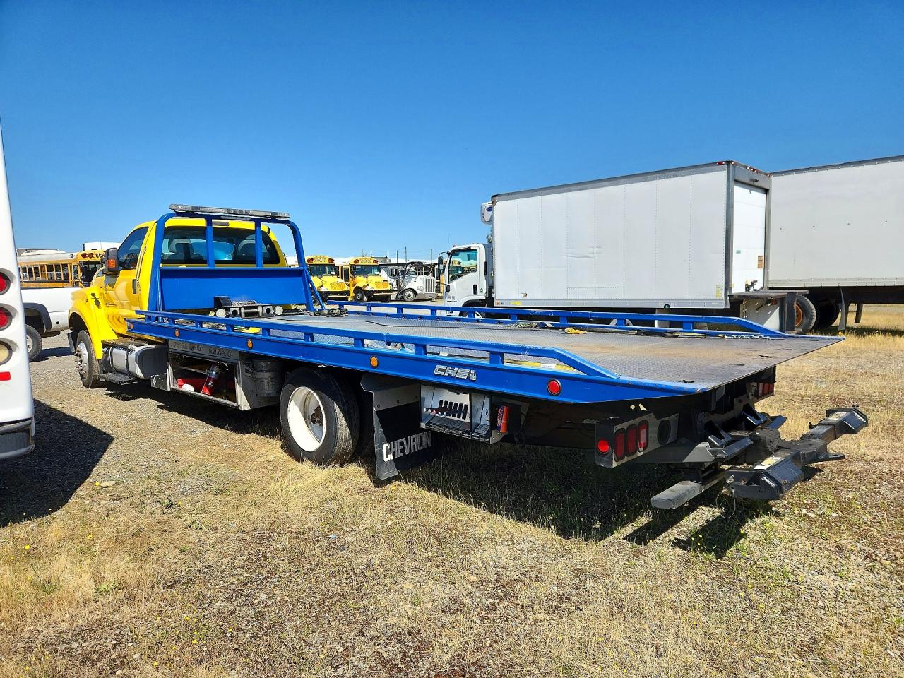 2022 Ford F-650 VIN 1FDWF6DC1NDF01040 COPART salvage auction — Mechanical, CA - DIS/DLR/EXP ONLY CLEAN TITLE (P), sold $20,200 on 2026-06-01 (photo 2)