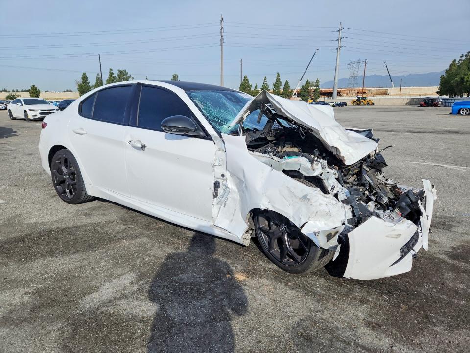 2020 Alfa romeo Giulia VIN ZARFAMAN0L7632216 COPART salvage auction — FRONT END, Ca - Salvage Certificate, sold $825 on 2026-07-07 (photo 4)