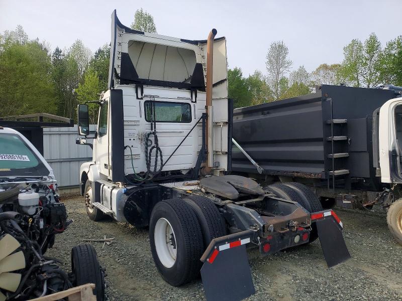 2018 Volvo Vnl VIN 4V4N39TG7JN988235 COPART salvage auction — MECHANICAL, In - Dealer Only Clean Title, sold $5,000 on 2026-07-08 (photo 3)