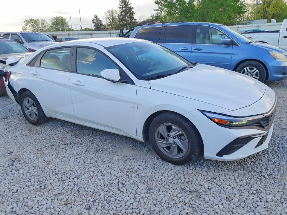 2025 Hyundai Elantra VIN KMHLL4DG5SU977239 COPART salvage auction — REAR END, OH - CERT OF TITLE-SALVAGE, sold $5,900 on 2026-07-24 (photo 4)