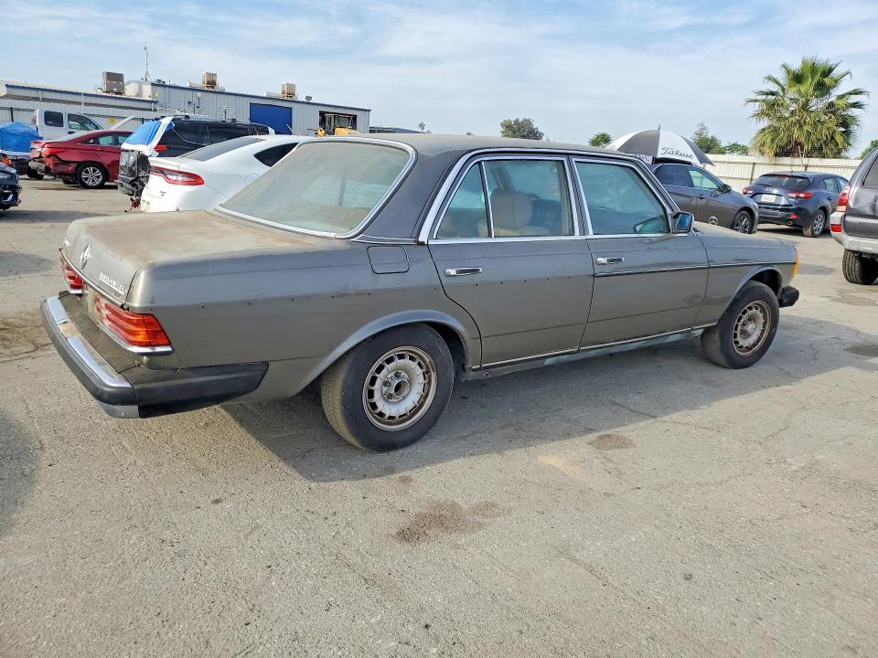 1985 Mercedes-benz 300 VIN WDBAB33C0FA261796 COPART salvage auction — NORMAL WEAR, CA - APP FOR DUP CLEAN OR AC, sold $550 on 2026-07-10 (photo 3)