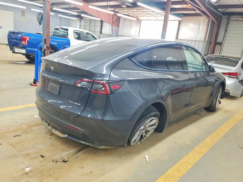 2024 Tesla Model y VIN 7SAYGDEE9RF988634 COPART salvage auction — SIDE, Nc - Salvage Certificate Of Title, sold $10,000 on 2026-07-15 (photo 3)