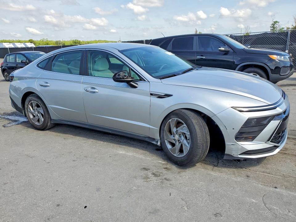 2025 Hyundai Sonata VIN KMHL24JA5SA429066 COPART salvage auction — SIDE, FL, sold $10 on 2026-07-28 (photo 4)