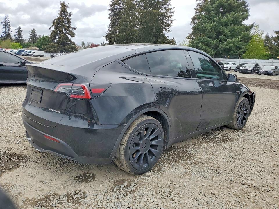 2022 Tesla Model y VIN 7SAYGDEE2NF366015 COPART salvage auction — FRONT END, Salvage Title, sold $14,200 on 2026-07-10 (photo 3)