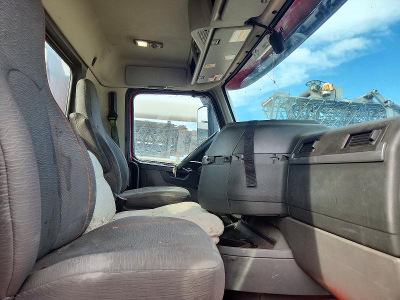 2020 Volvo Vnr VIN 4V4WC9EG0LN239670 COPART salvage auction — FRONT END, NE - CERT OF TITLE W/SALVAGE HISTOR, sold $7,000 on 2026-09-05 (photo 5)