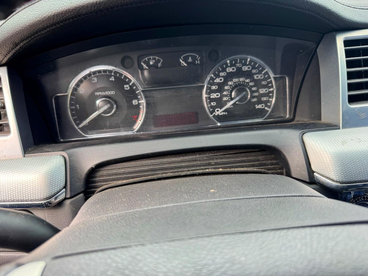 2009 Lincoln MKS VIN 1LNHM94RX9G608922 COPART salvage auction — Vandalized, OR - SALVAGE TITLE CERTIFICATE (P), sold $2,300 on 2026-05-18 (photo 8)