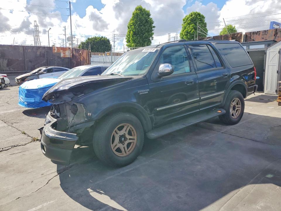 2002 Ford Expedition VIN 1FMEU15L52LA64485 COPART salvage auction — FRONT END, Ca - Salvage Certificate, sold $325 on 2026-07-08 (photo 1)