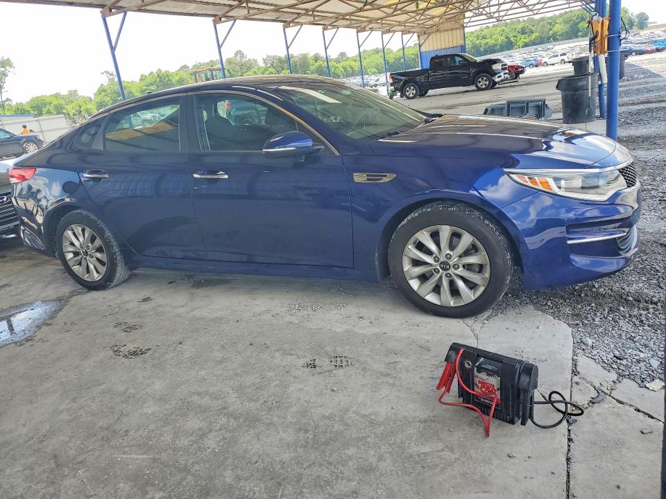 2017 Kia Optima VIN 5XXGT4L38HG162990 COPART salvage auction — SIDE, Salvage Title, sold $1,400 on 2026-07-30 (photo 4)