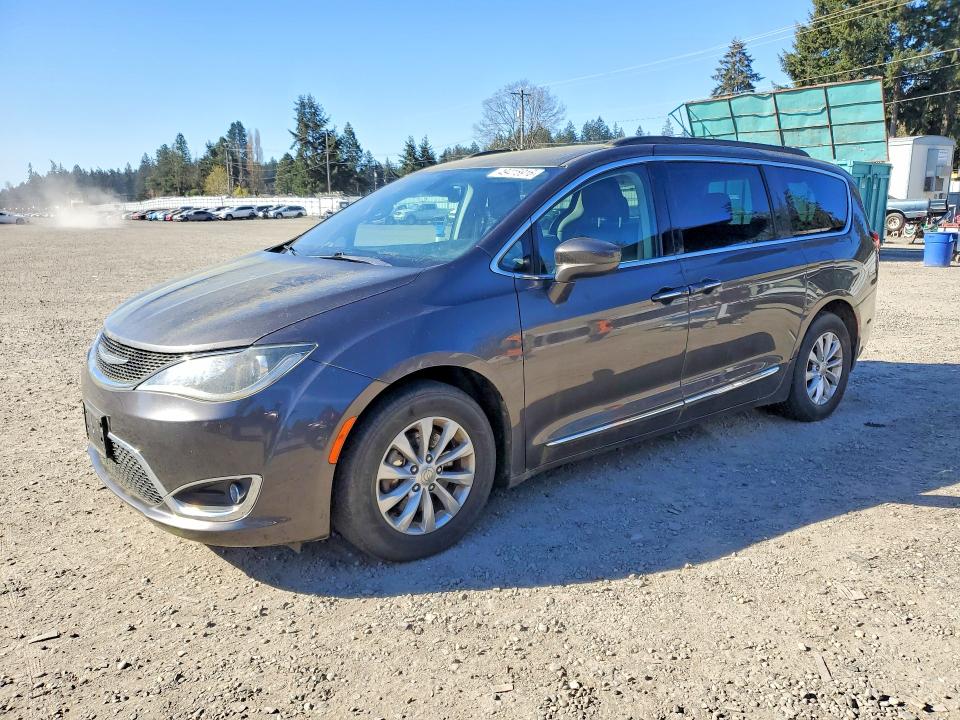 2017 Chrysler Pacifica VIN 2C4RC1BG5HR621816 — COPART salvage auction photo
