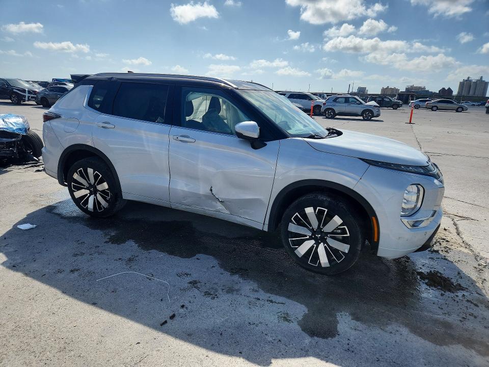 2025 Mitsubishi Outlander VIN JA4J3WA89SZ014345 COPART salvage auction — SIDE, Salvage Title, sold $6,000 on 2026-07-22 (photo 4)