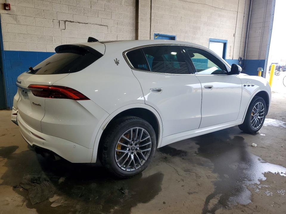 2023 Maserati Grecale VIN ZN682AVA3P7434109 COPART salvage auction — REAR END, Mi - Scrap Certificate Of Title, sold $10,300 on 2026-07-14 (photo 3)