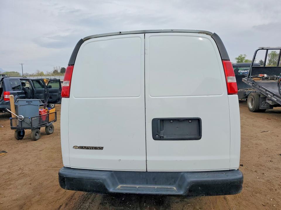 2018 Chevrolet Express VIN 1GCWGBFP0J1344154 COPART salvage auction — MINOR DENT/SCRATCHES, Ca - Dis/Dlr/Exp Only Clean Title, sold $4,100 on 2026-07-20 (photo 6)