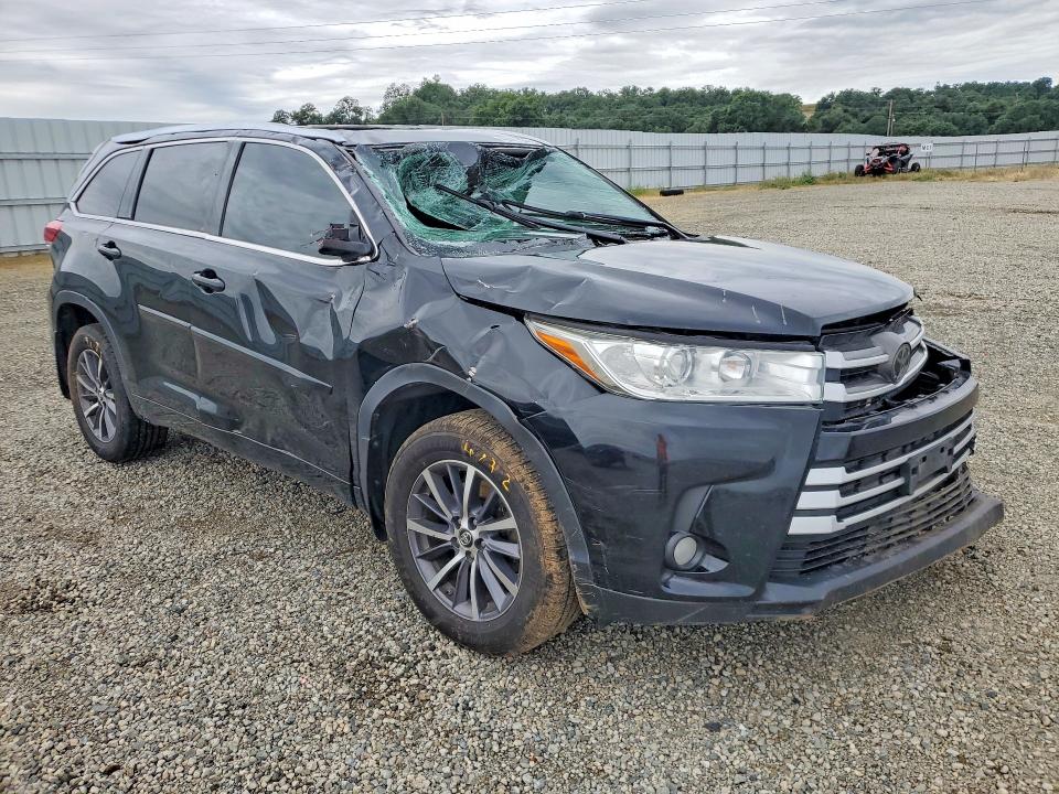2018 Toyota Highlander VIN 5TDJZRFH0JS820959 COPART salvage auction — ROLLOVER, Ca - Salvage Certificate, sold $5,200 on 2026-07-06 (photo 4)
