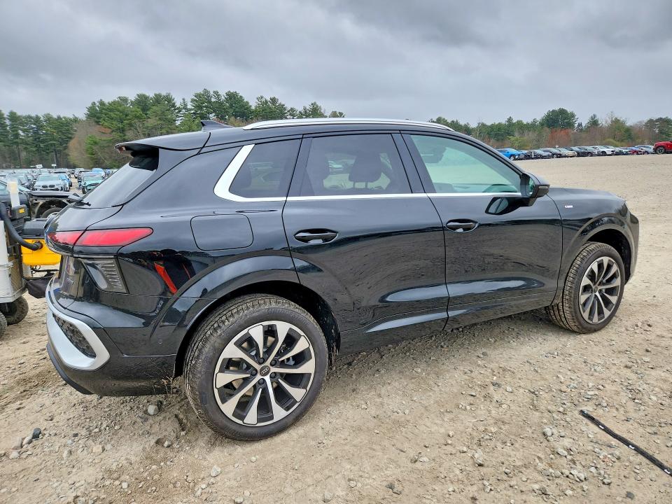 2026 Audi Q3 VIN WA1ABCFJXT1030003 COPART salvage auction — SIDE, Salvage Title, sold $18,000 on 2026-07-16 (photo 3)