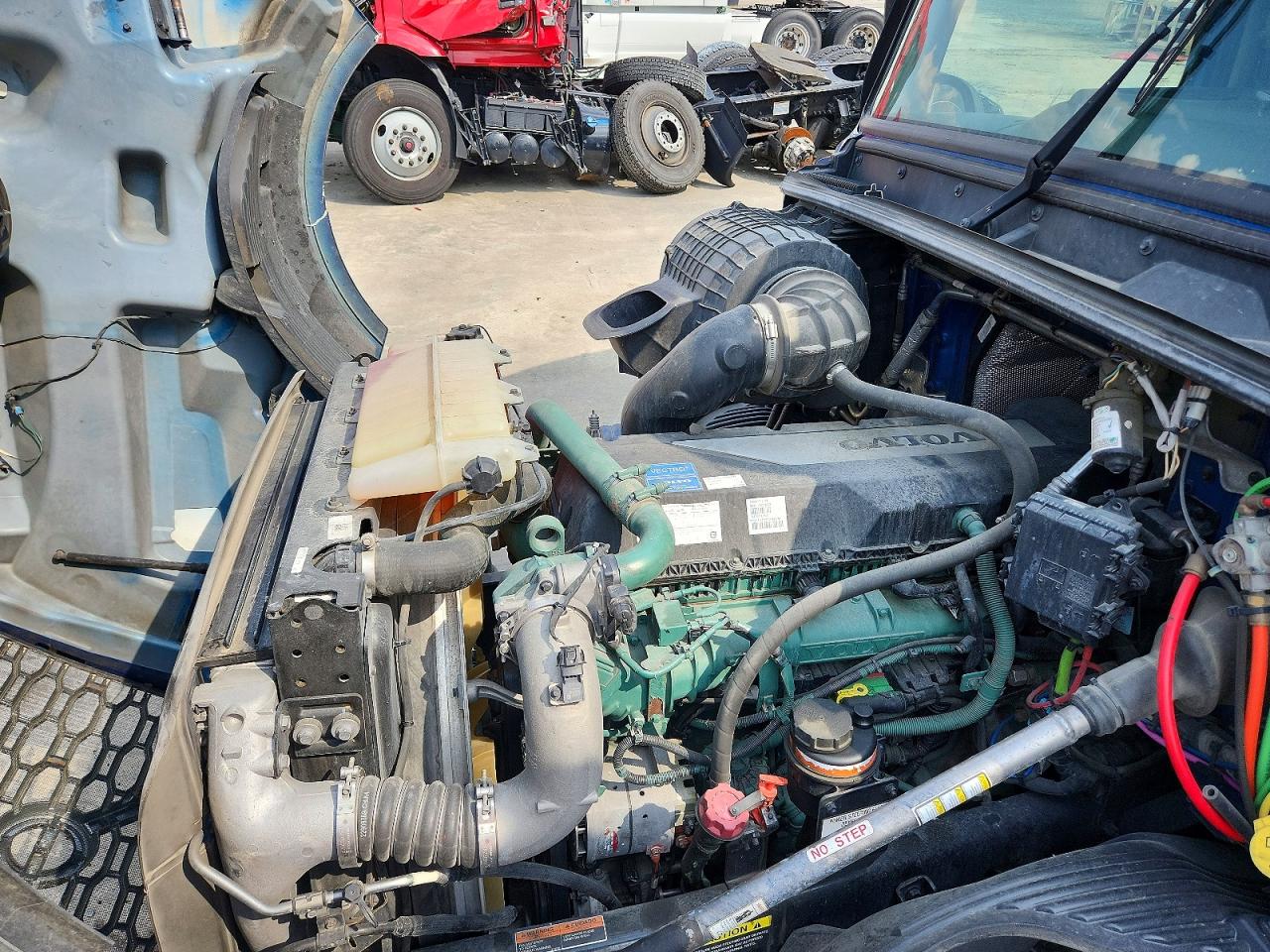 2022 Volvo VNL VIN 4V4NC9EH8NN303803 COPART salvage auction — Front End, NC - SALVAGE CERTIFICATE OF TITLE, sold $44,750 on 2026-07-02 (photo 7)