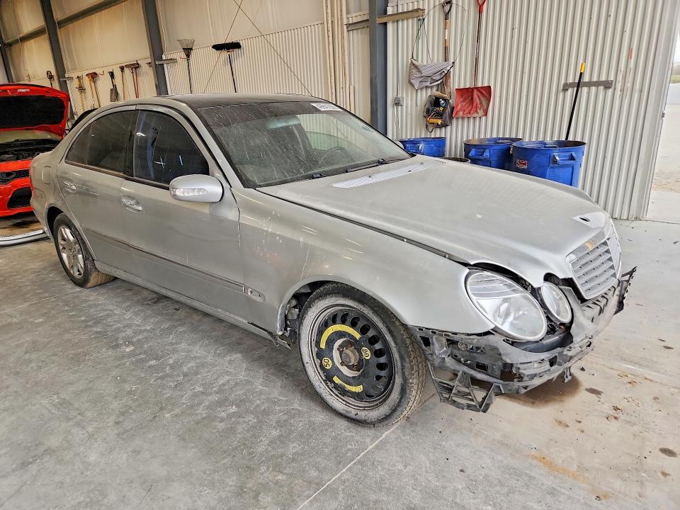 2005 Mercedes-benz E-klasse VIN WDBUF26J05A570737 COPART salvage auction — FRONT END, Ne - Cert Of Title-Salvage, sold $575 on 2026-07-09 (photo 4)