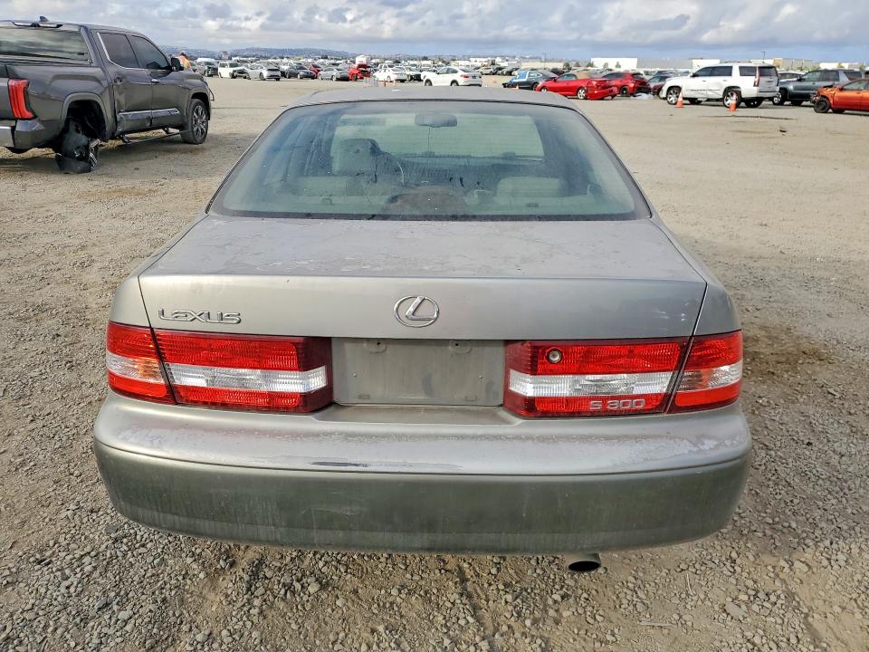 2001 Lexus Es 300 VIN JT8BF28G815107157 COPART salvage auction — FRONT END, CA - SALVAGE CERTIFICATE, sold $875 on 2026-07-10 (photo 6)
