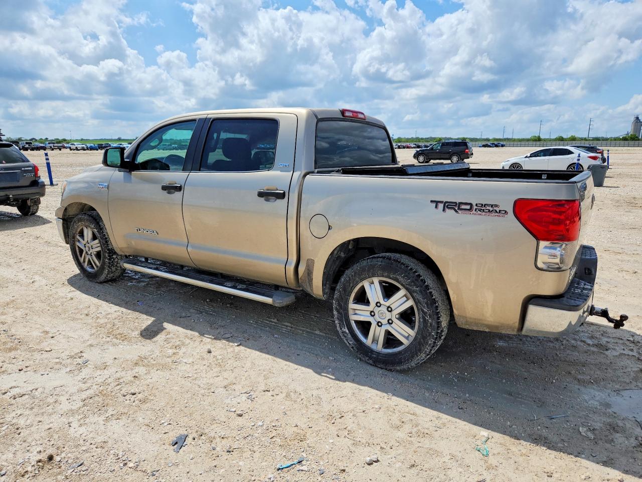 2007 Toyota Tundra VIN 5TBEV541X7S464727 COPART salvage auction — Side, TX - SALVAGE VEHICLE TITLE, sold $4,450 on 2026-06-25 (photo 2)