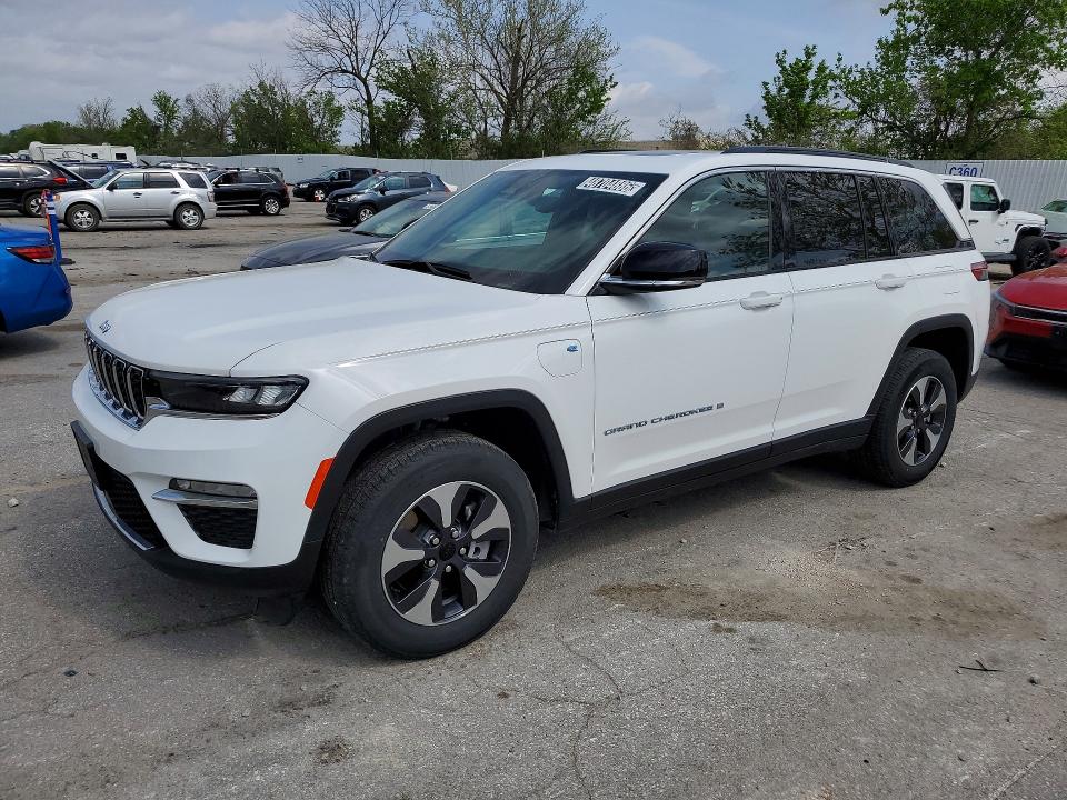 2024 Jeep Grand cherokee VIN 1C4RJYB61RC114556 COPART salvage auction — MINOR DENT/SCRATCHES, IL - CERTIFICATE OF TITLE, sold $19,200 on 2026-07-09 (photo 1)