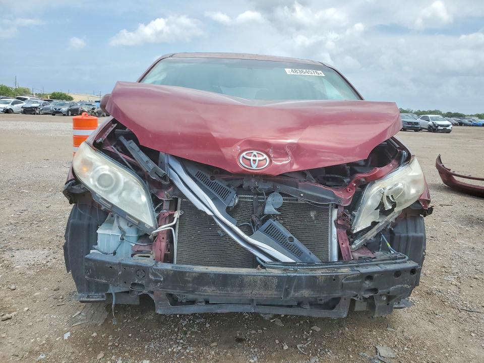 2017 Toyota Sienna VIN 5TDYZ3DC0HS852422 COPART salvage auction — FRONT END, Tx - Salvage Vehicle Title, sold $5,100 on 2026-07-06 (photo 5)
