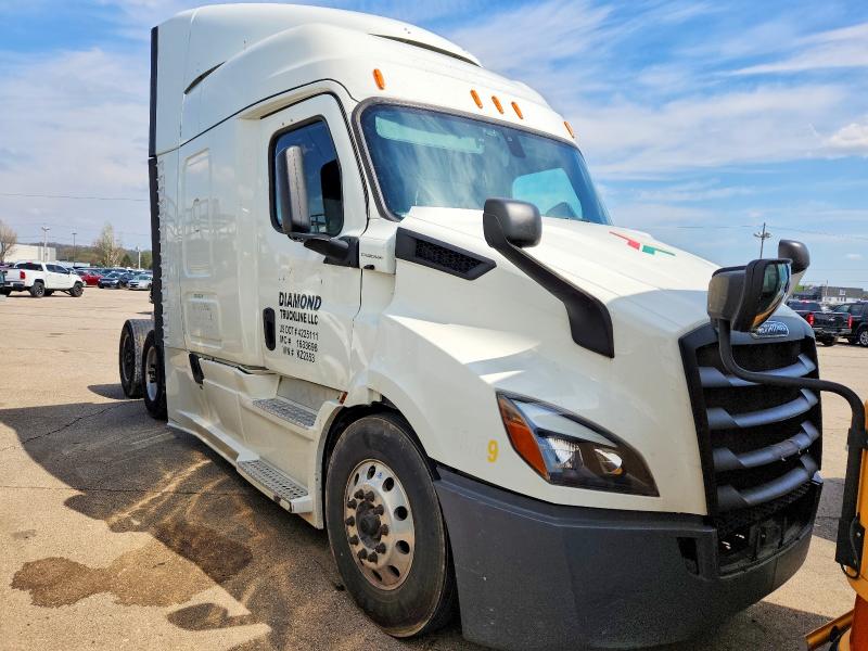 2020 Freightliner Cascadia VIN 1FUJHPDV0LLKZ2353 — COPART salvage auction photo