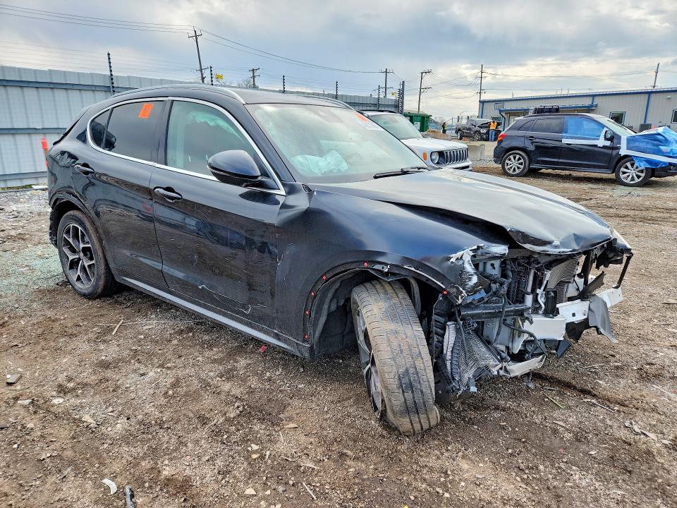 2021 Alfa romeo Stelvio VIN ZASPAKBN4M7D01438 COPART salvage auction — FRONT END, Il - Salvage Certificate, sold $825 on 2026-07-03 (photo 4)