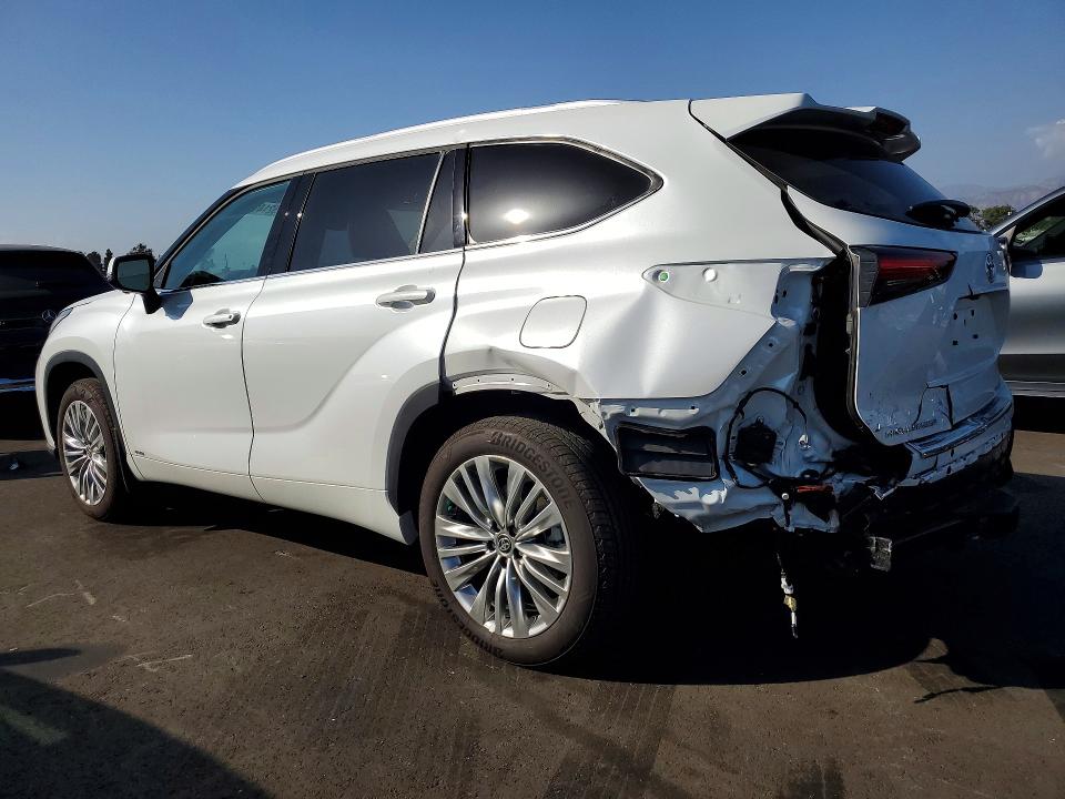 2026 Toyota Highlander VIN 5TDEBRCHXTS700146 COPART salvage auction — REAR END, Salvage Title, sold $33,250 on 2026-07-15 (photo 2)