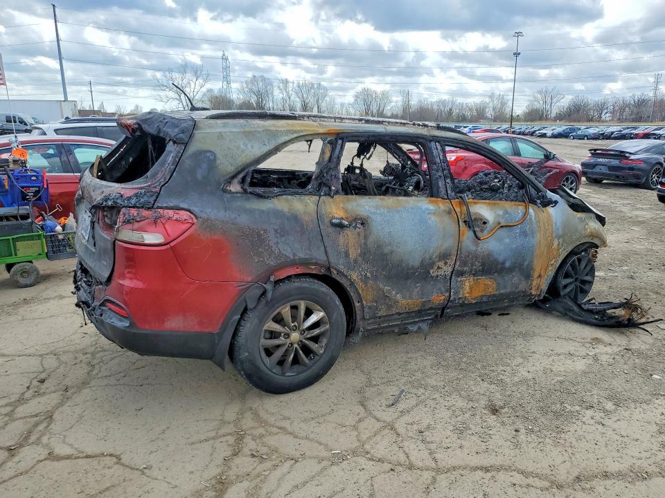 2016 Kia Sorento VIN 5XYPG4A37GG096644 COPART salvage auction — BURN, Mi - Dealer Only Clean Title, sold $375 on 2026-07-07 (photo 3)