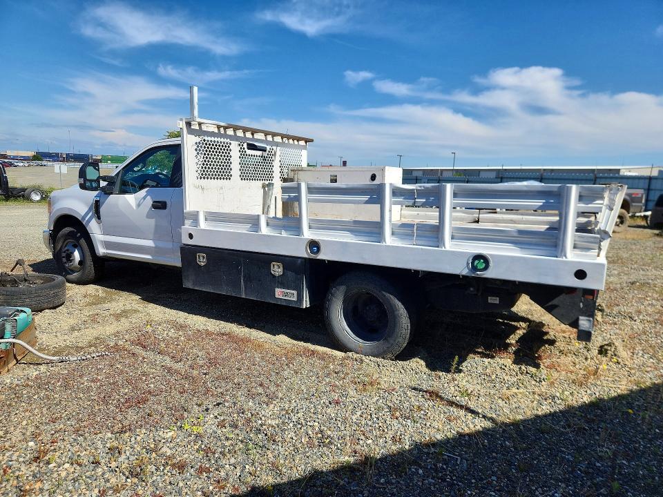 2017 Ford F-350 super duty VIN 1FDRF3GT5HEB62028 COPART salvage auction — MINOR DENT/SCRATCHES, NV - DIS/DLR/EXP ONLY CLEAN TITLE (P), sold $6,600 on 2026-07-09 (photo 2)