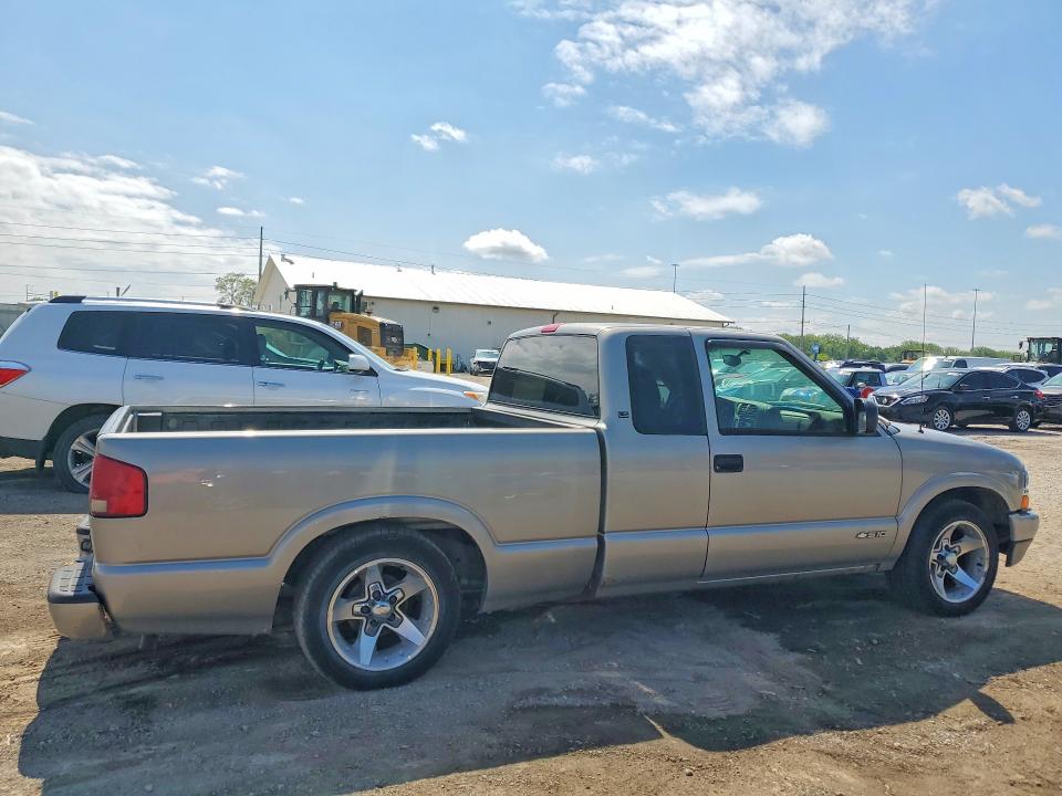 2002 Chevrolet S-10 pickup VIN 1GCCS19W728264065 COPART salvage auction — HAIL, Ia - Cert Of Title-Salvage Title, sold $2,300 on 2026-07-31 (photo 3)