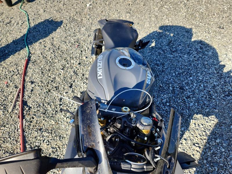2025 Suzuki Gsx-r VIN JS1GR7MA6S7101080 COPART salvage auction — ROLLOVER, Sc - Cert Of Title-Salvage, sold $250 on 2026-07-27 (photo 5)