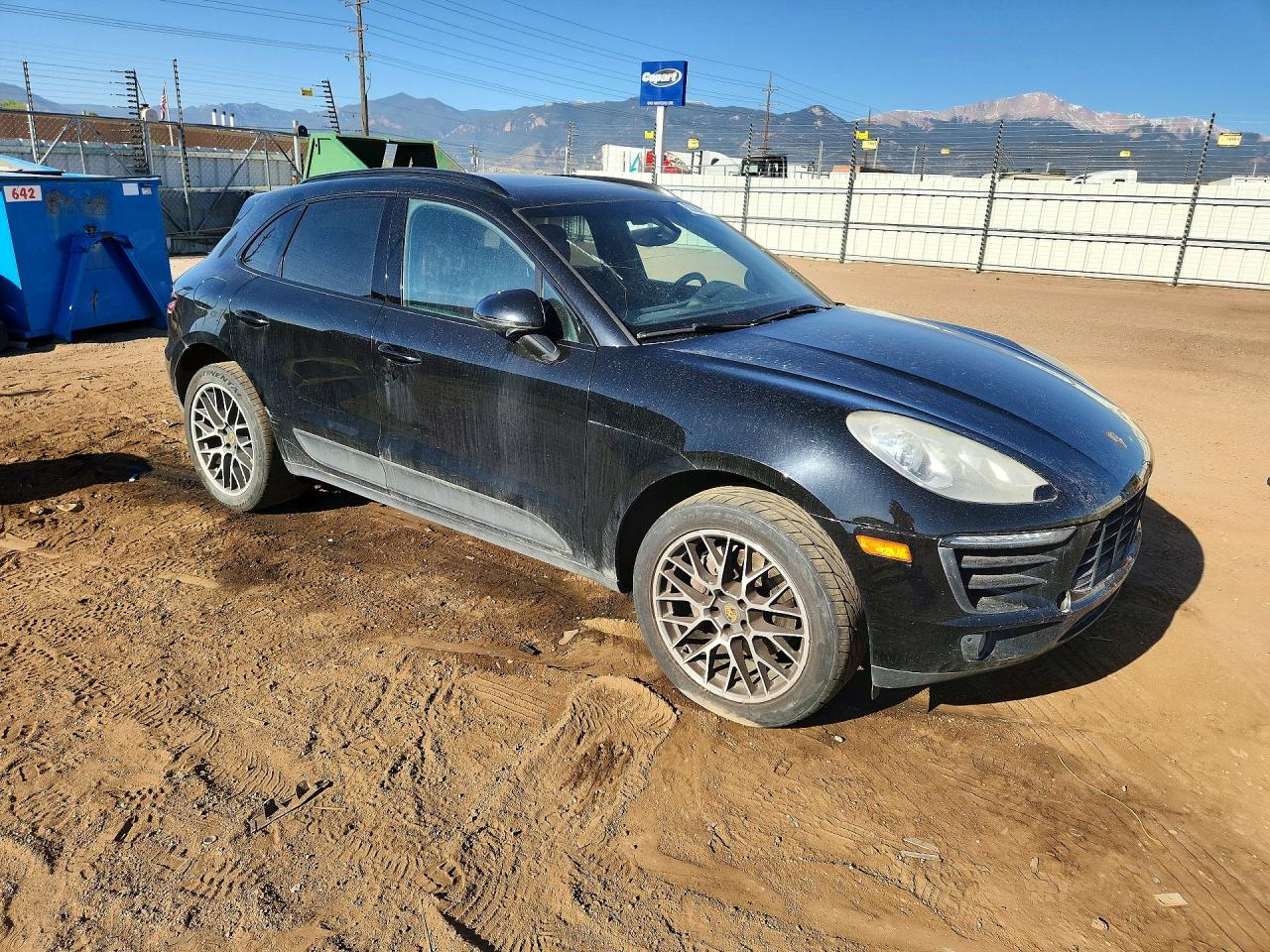 2016 Porsche Macan VIN WP1AB2A5XGLB57322 COPART salvage auction — Side, TX - DIS/DLR/EXP ONLY SALVAGE TITLE, sold $3,050 on 2026-07-01 (photo 4)