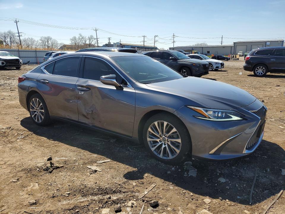 2018 Lexus Is VIN 58AD11D14MU005227 COPART salvage auction — FRONT END, IL - SALVAGE CERTIFICATE, sold $11,000 on 2026-07-29 (photo 4)