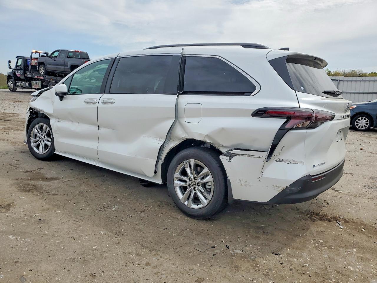 2026 Toyota Sienna VIN 5TDYSKFC2TS251775 COPART salvage auction — Front End, VA - CERT OF TITLE - SALVAGE, sold $14,100 on 2026-06-03 (photo 2)