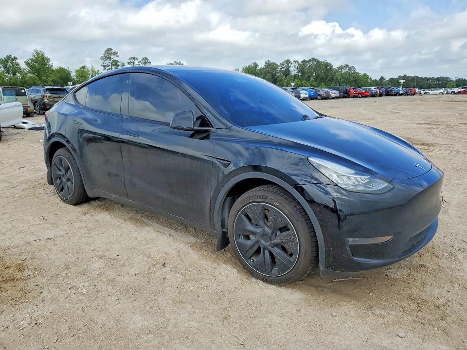 2023 Tesla Model y VIN 7SAYGDEE5PA054822 COPART salvage auction — SIDE, Tx - Salvage Vehicle Title, sold $11,800 on 2026-07-03 (photo 4)