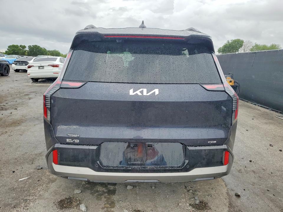 2025 Kia Ev9 VIN 5XYAEFS54SG002686 COPART salvage auction — SIDE, Fl - Cert Of Title Slvg Rebuildable, sold $11,200 on 2026-07-28 (photo 6)