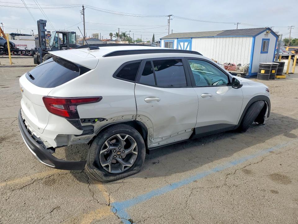 2025 Chevrolet Trax VIN KL77LHEP7SC141494 COPART salvage auction — SIDE, Salvage Title, sold $4,850 on 2026-07-30 (photo 3)