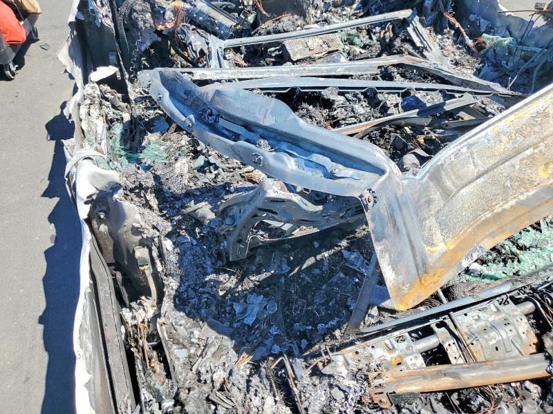 2020 Land rover RANGE ROVER VIN SALGS2SE5LA569706 COPART salvage auction — INTERIOR BURN, Ca - Non-Repairable Vehicle Cert, sold $525 on 2026-07-20 (photo 8)