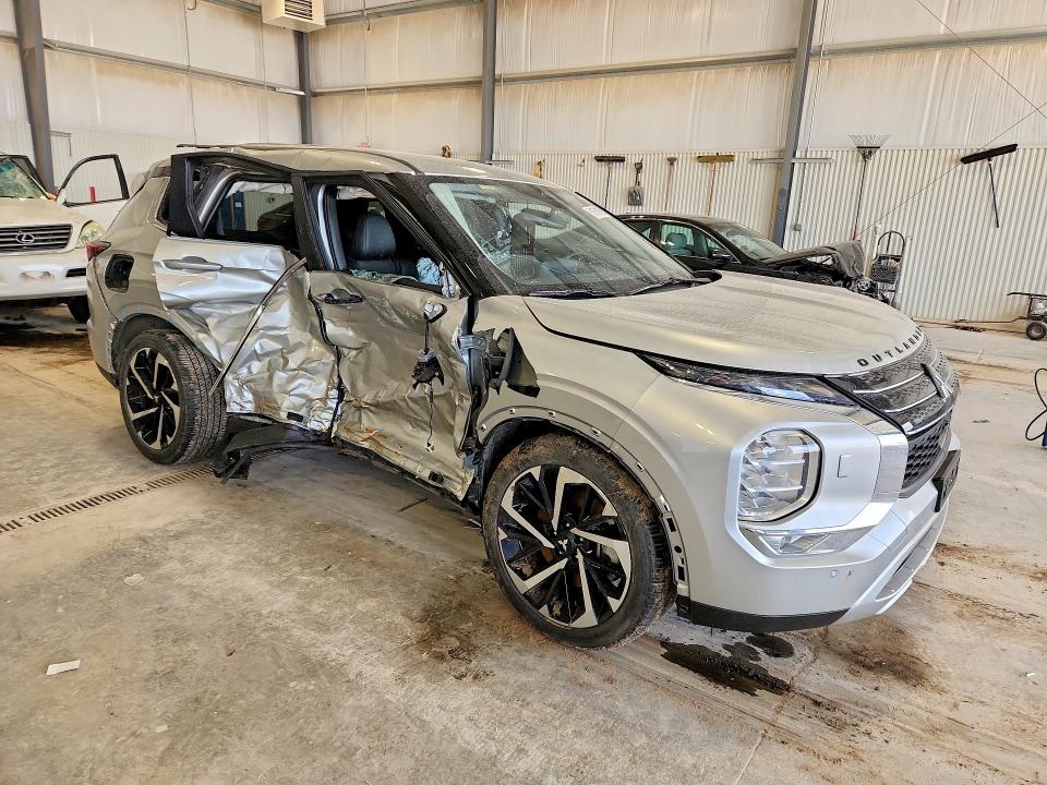 2025 Mitsubishi VIN JA4T5VA99SZ041390 COPART salvage auction — SIDE, Ne - Cert Of Title-Salvage, sold $225 on 2026-06-30 (photo 4)