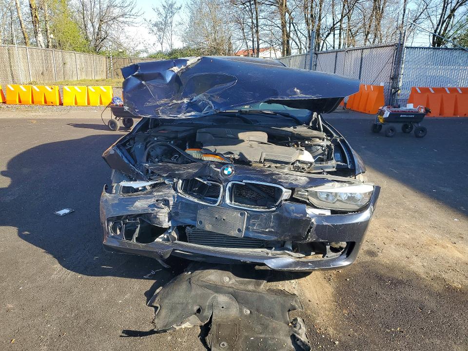 2013 BMW 3er VIN WBA3C1C50DF440463 COPART salvage auction — FRONT END, Or - Salvage Title Certificate, sold $575 on 2026-08-12 (photo 5)