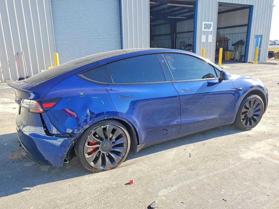 2024 Tesla Model y VIN 7SAYGDEF9RF154551 COPART salvage auction — UNDERCARRIAGE, CA, sold $12,500 on 2026-07-21 (photo 3)