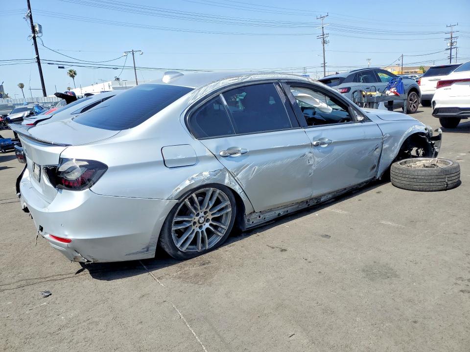 2013 BMW 3er VIN WBA3A5C55DF603119 COPART salvage auction — ROLLOVER, Salvage Title, sold $225 on 2026-07-15 (photo 3)