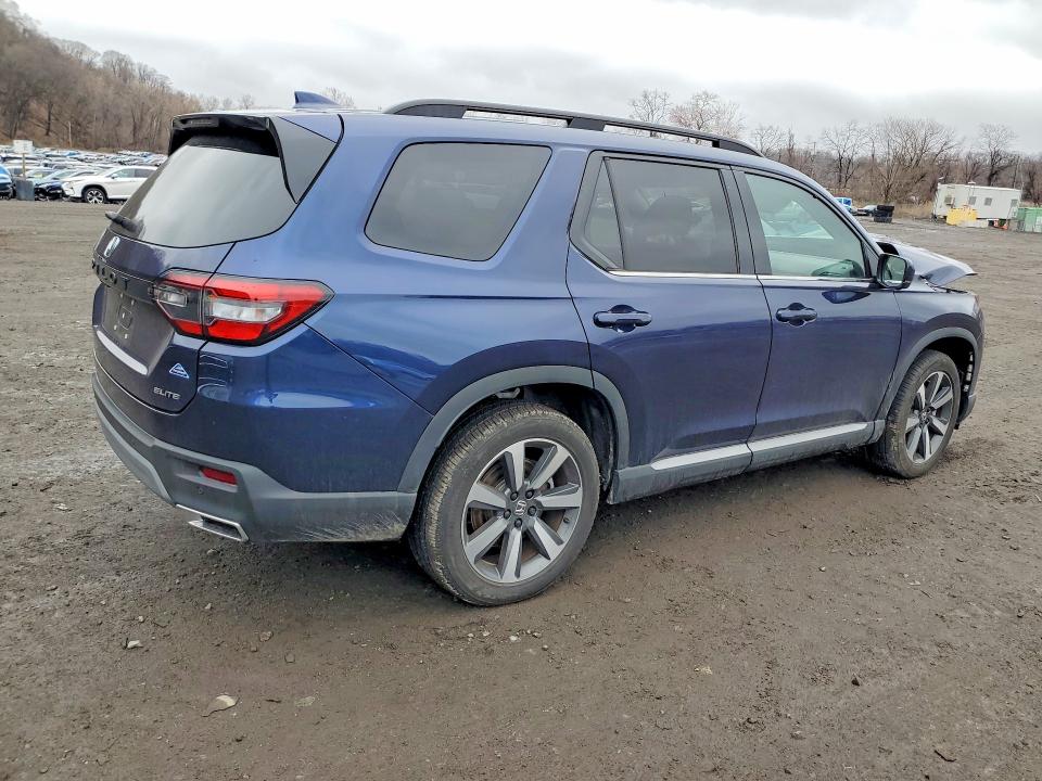 2025 Honda Pilot VIN 5FNYG1H85SB123005 COPART salvage auction — FRONT END, Salvage Title, sold $7,200 on 2026-07-28 (photo 3)