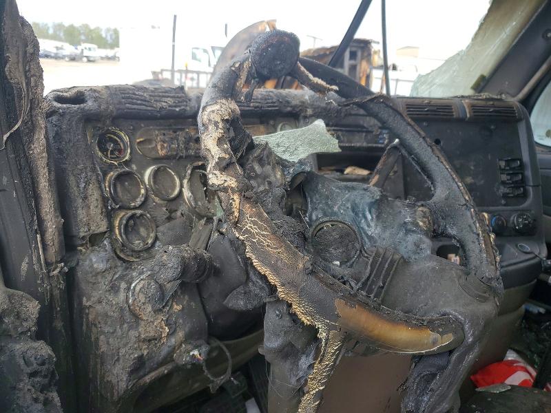2012 Freightliner Cascadia VIN 1FUJGLDRXCSBC3962 COPART salvage auction — BURN, CA - NON-REPAIRABLE VEHICLE CERT, sold $900 on 2026-08-27 (photo 8)