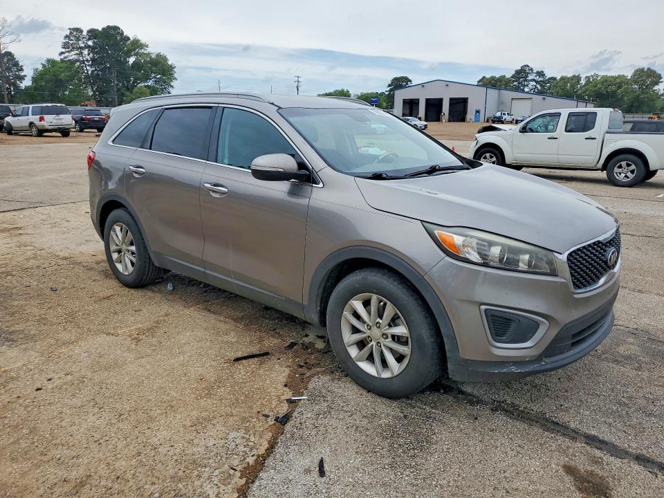 2017 Kia Sorento VIN 5XYPG4A31HG217637 COPART salvage auction — REAR END, TX - SALVAGE VEHICLE TITLE, sold $375 on 2026-07-13 (photo 4)