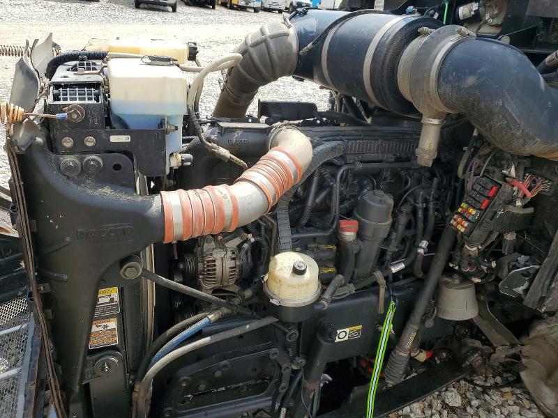 2014 Peterbilt 365 VIN 1NPSXPEX6ED235580 COPART salvage auction — ROLLOVER, ME - CERT OF TITLE-SALVAGE COLLISIO, sold $14,100 on 2026-08-06 (photo 7)