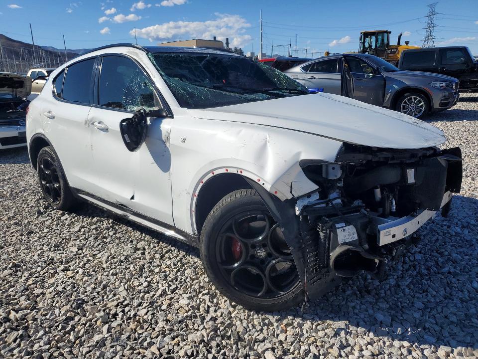 2023 Alfa romeo Stelvio VIN ZASPAKBN4P7D51390 COPART salvage auction — ROLLOVER, NV - SALVAGE TITLE, sold $1,150 on 2026-07-08 (photo 4)