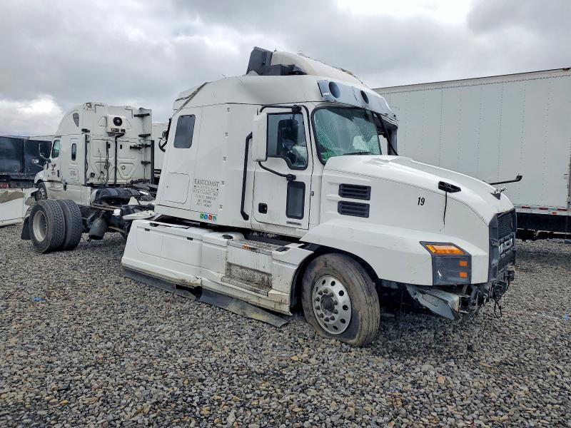 2023 Mack Anthem VIN 1M1AN4GY6PM032849 — COPART salvage auction photo